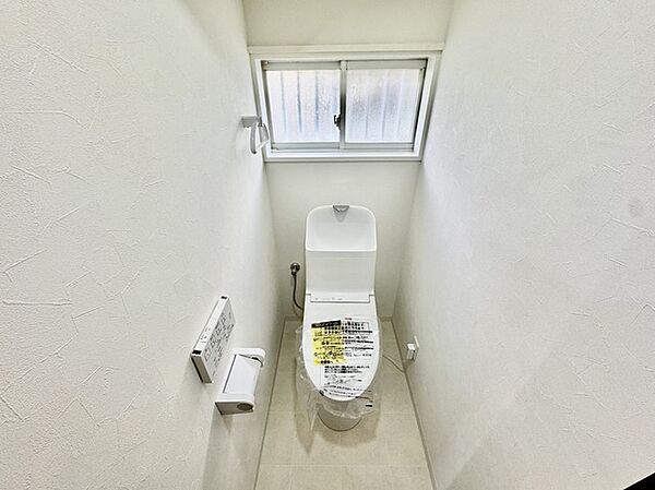 お掃除らくらく。便座脇の操作盤をなくした、リモコンタイプのお手洗い。