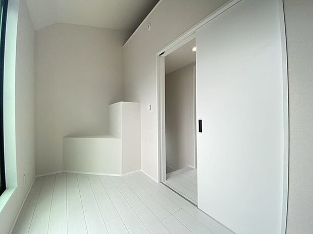 太陽の恵みを感じる、温もりと明るさにあふれたお部屋。