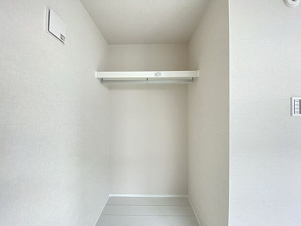 たっぷりの収納スペースで快適に暮らせそう。