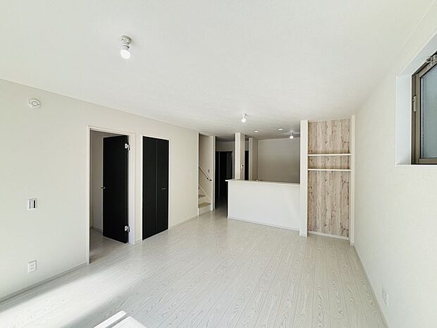 ご家族みんながゆったりくつろげる広々リビング。