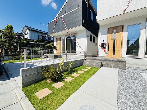 季節のお花を少し楽しむくらいなら、このくらいのスペースがちょうどいいかもしれません。 