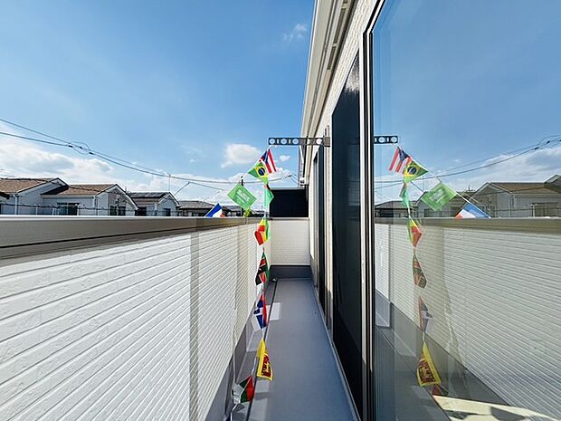 南向きバルコニーでお洗濯ものはいつもカラッと乾きます。