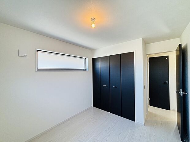 室内空間は明るい色合いで統一しています。