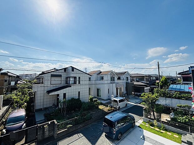 車の通りも少ない閑静な住宅地。子育てにも、第二の人生にも。