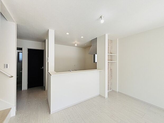 料理をしながらでも、ご家族との会話を楽しめる対面キッチン。 