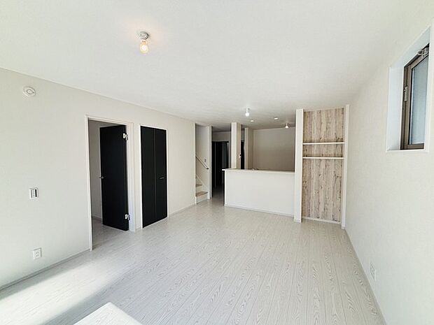 ご家族みんながゆったりくつろげる広々リビング。 