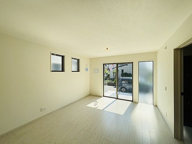 南側に大きな窓を配置、明るいリビングが出来ました。 