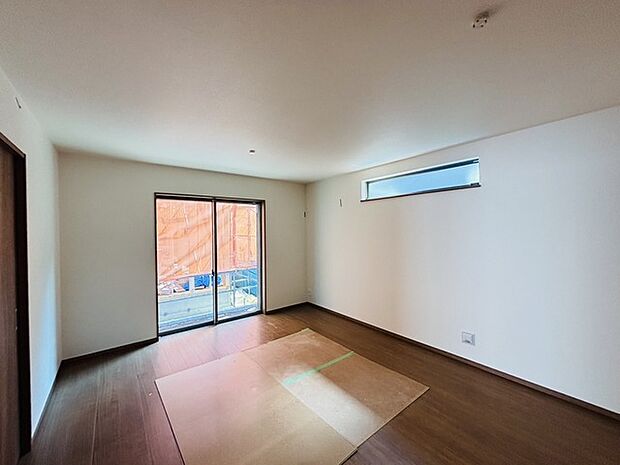 南側に大きな窓を配置、明るいリビングが出来ました。