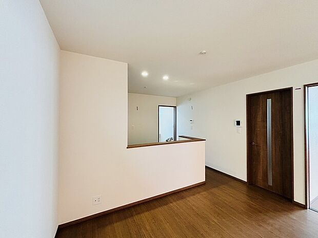 対面タイプなら、キッチン内にいながらご家族やお客様との会話が楽しめます。