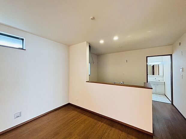 料理をしながらでも、ご家族との会話を楽しめる対面キッチン。