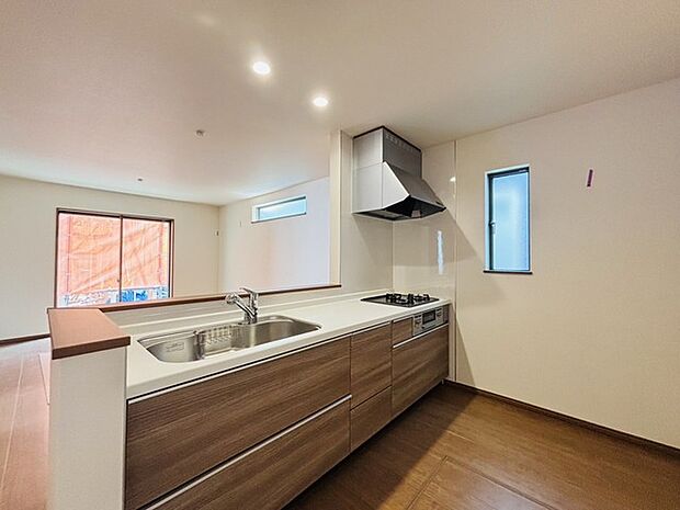 新築ならでは特典。未使用でスベスベの人造大理石を撫でてみてください。