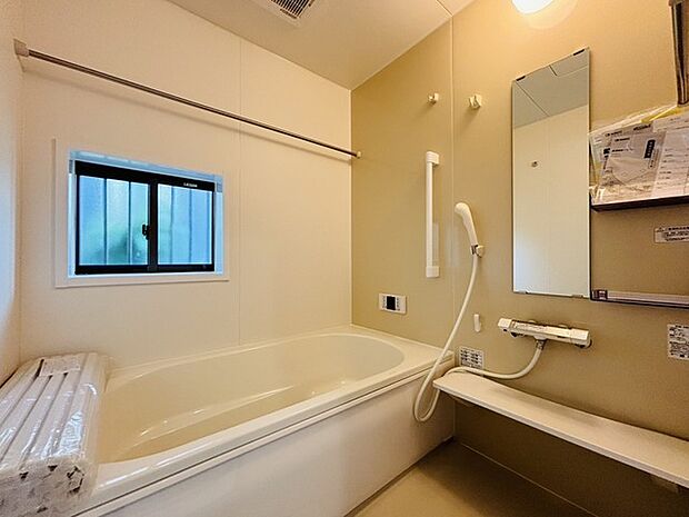 広々1坪タイプのゆったり浴室ユニット。防カビ・抗菌素材なのもうれしい。