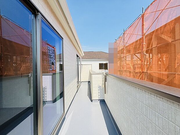 南向きバルコニーでお洗濯ものはいつもカラッと乾きます。