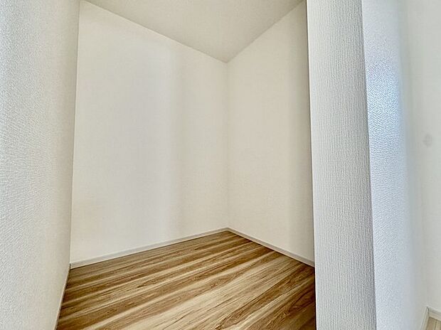 収納力と使い勝手がうれしいウォークインクローゼットがあります 