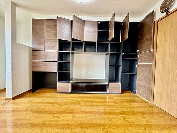 「ＬＤＫのここにも収納！」と思える場所に。あるとうれしい共用収納。