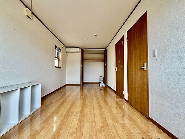 将来は間仕切りで。洋間二部屋分に対応可能な洋室。