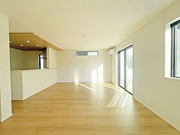 リビングは家具の配置も思いのまま。自由度が高い設計です。