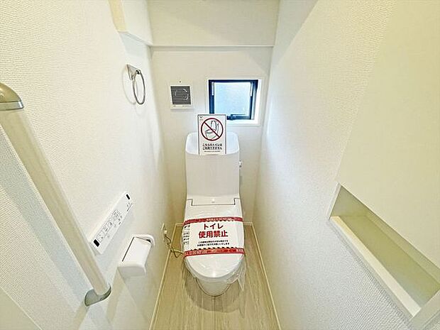 お掃除らくらく。便座脇の操作盤をなくした、リモコンタイプのお手洗い。