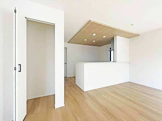 「LDKのここにも収納!」と思える場所に。あるとうれしい共用収納。