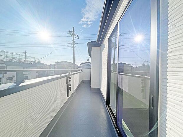 南向きバルコニーでお洗濯ものはいつもカラッと乾きます。