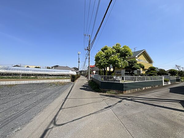 幅員こそやや狭くても、その分交通量が少なくて安心。