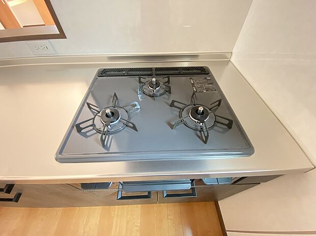 3口のガスコンロで、お料理はよりスピーディーに。 