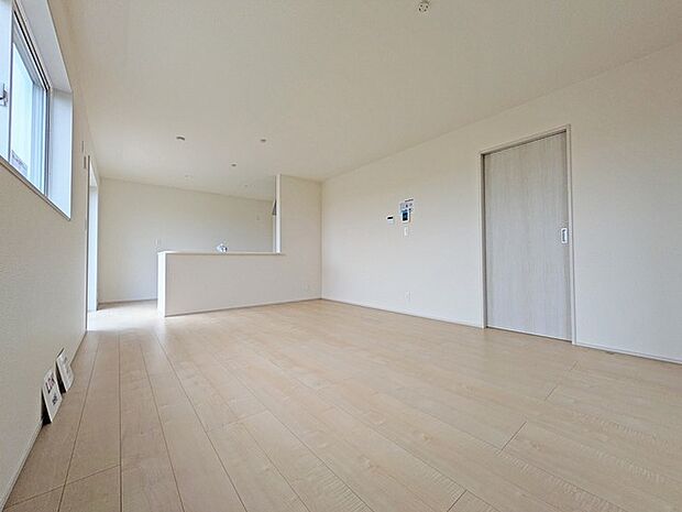 ご家族みんながゆったりくつろげる広々リビング。 