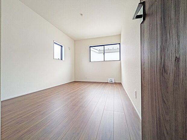 子供部屋には丁度良い洋室。サイズは6.38帖。 
