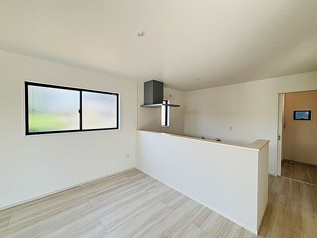 料理をしながらでも、ご家族との会話を楽しめる対面キッチン。