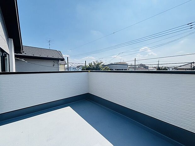 南面に広がるワイドバルコニー、明るい空間でのびのび過ごせるプランです。 