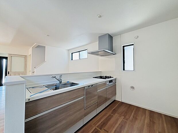 新築ならでは特典。未使用でスベスベの人造大理石を撫でてみてください。