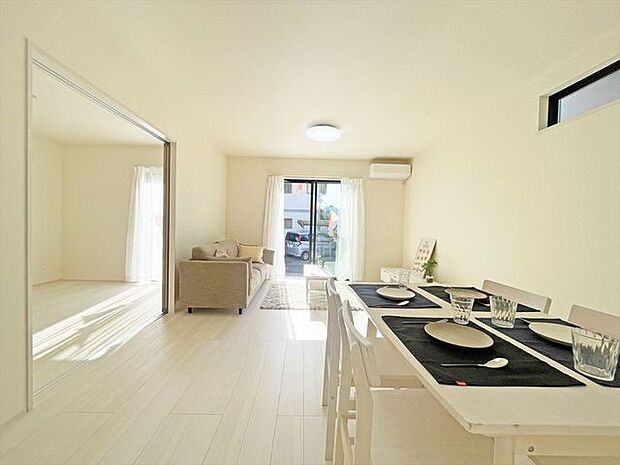 開放感と採光にこだわった、16帖のLDK。