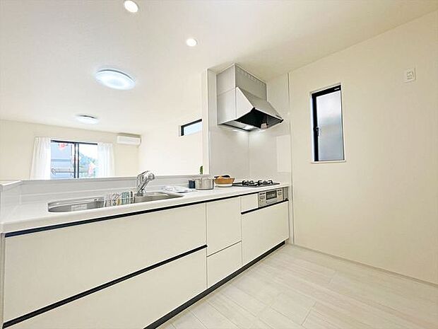 料理をしながらでも、ご家族との会話を楽しめる対面キッチン。