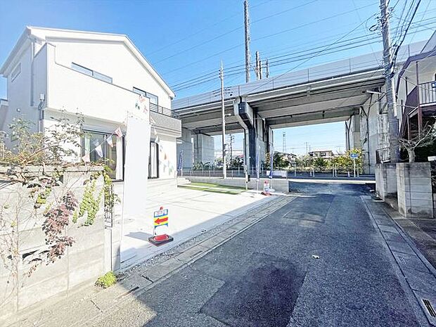 JR宇都宮線「東大宮」駅東口徒歩3分、提携駐車場もあります。エステート白馬東大宮店までお気軽にお問い合わせください。