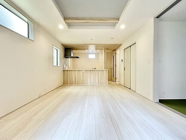 ご家族みんながゆったりくつろげる広々リビング。 