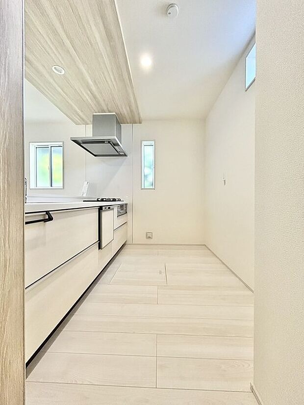 対面タイプなら、キッチン内にいながらご家族やお客様との会話が楽しめます。 