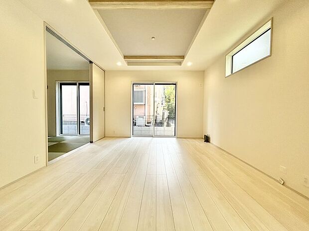 リビングは家具の配置も思いのまま。自由度が高い設計です。 