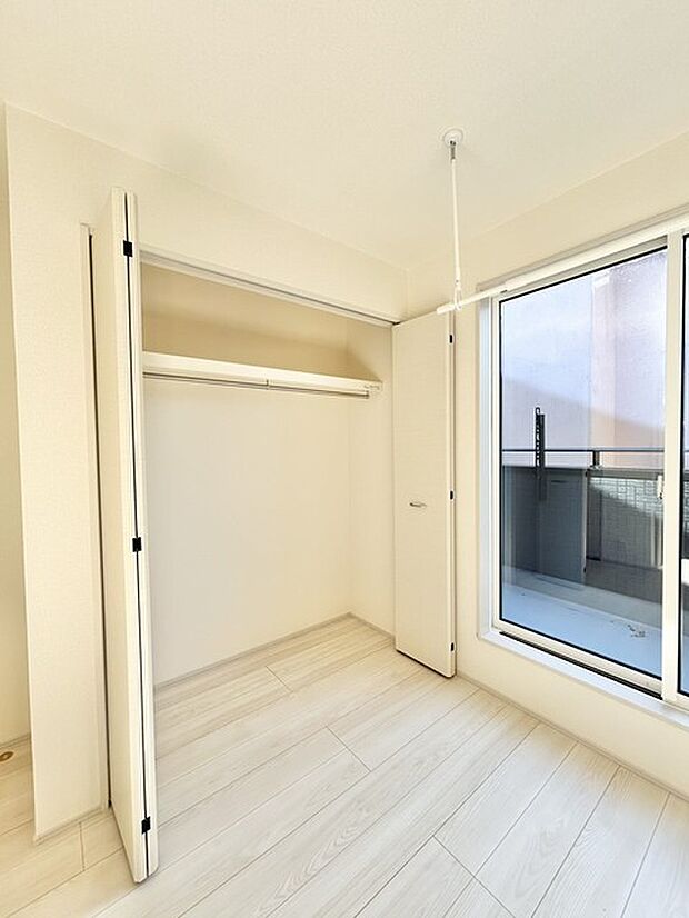 収納力と使い勝手がうれしいウォークインクローゼットがあります。