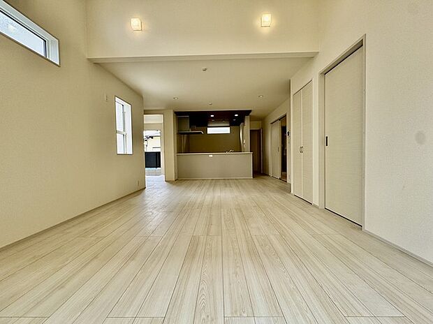 開放的なこの空間がお客様をお出迎えします。LDKは21帖。