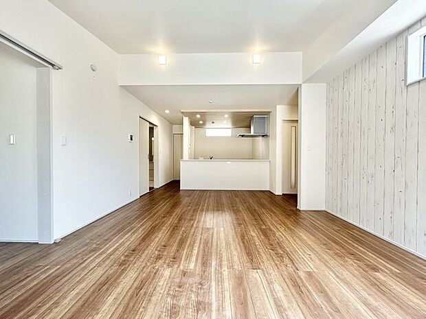 ご家族みんながゆったりくつろげる広々リビング。