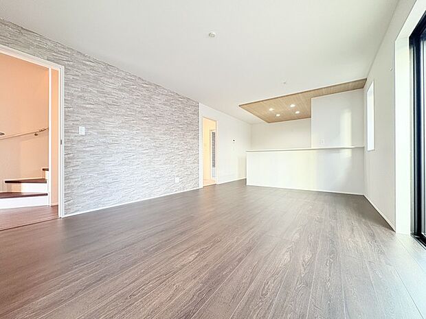 ご家族みんながゆったりくつろげる広々リビング。