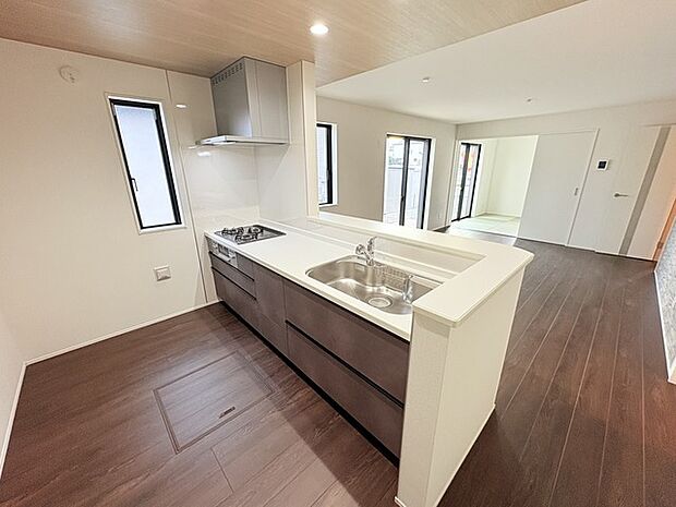 リビングは家具の配置も思いのまま。自由度が高い設計です。 