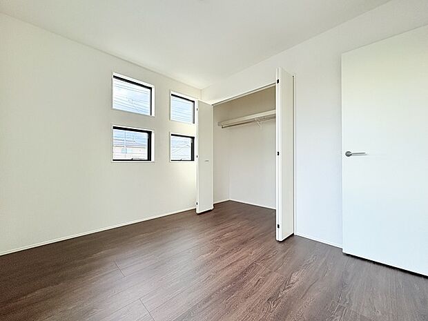 住宅街の2階南向きのお部屋です。日当たりはご覧のとおり。