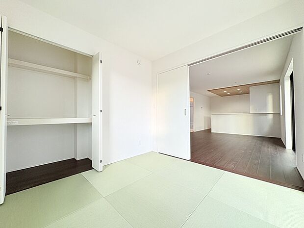 リビングと一体のように使える和室。キッチンからもよく見えます。