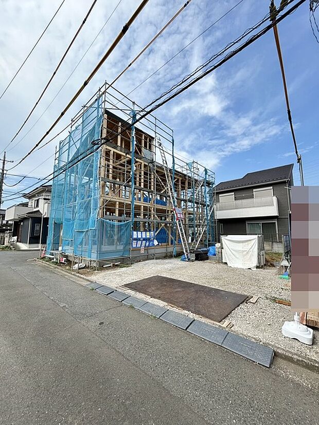 車通りの少ない閑静な住宅地、のびのびした子育てに適します。