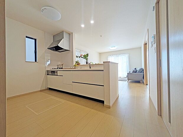 キッチン収納でキッチン回りはいつもきれい。ワンランク上の快適さを。