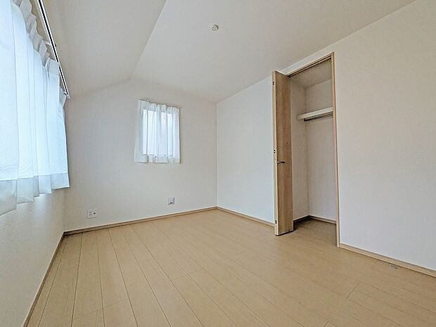 子供部屋にも嬉しい全居室収納スペース。