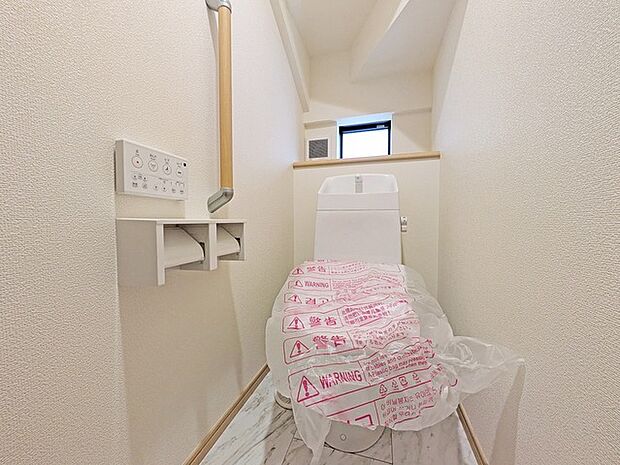 今や時代はバリアフリーの時代。お手洗いにもしっかり手すりがある配慮が嬉しい。