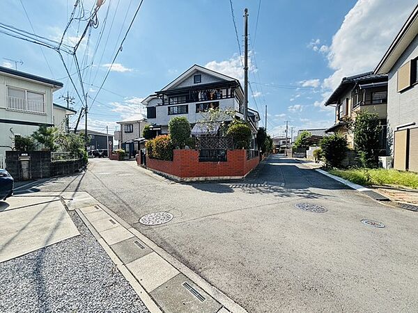 幅員こそやや狭くても、その分交通量が少なくて安心。