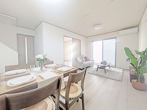 リビングは家具の配置も思いのまま。自由度が高い設計です。